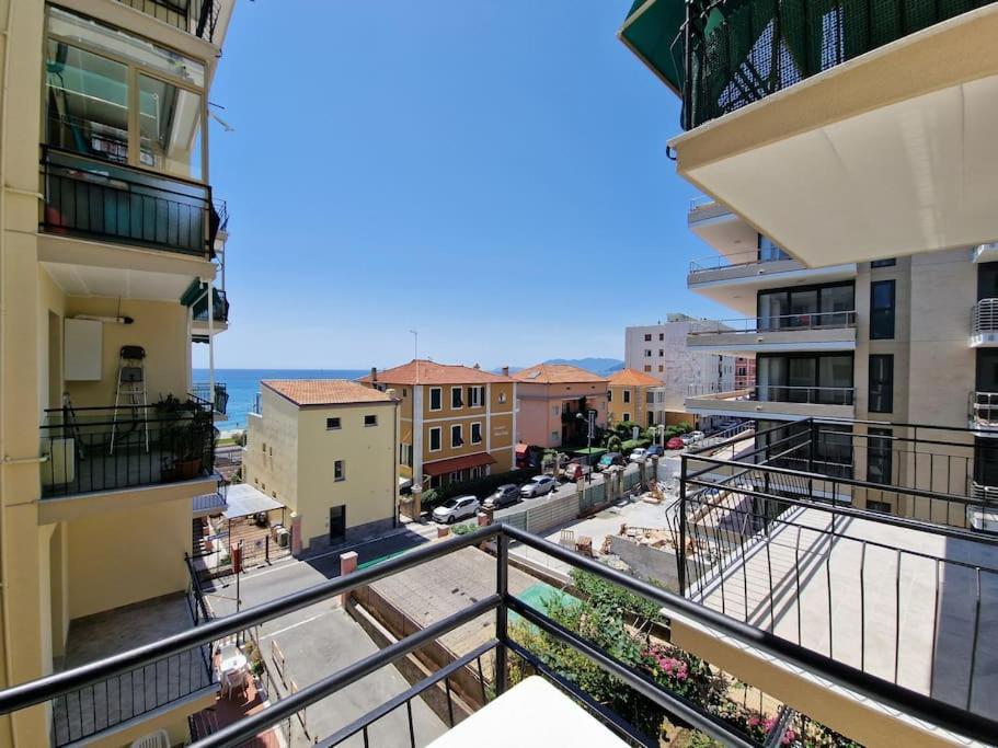 50 Metri Dal Mare - Free Parking E A/C Daire Pietra Ligure Dış mekan fotoğraf