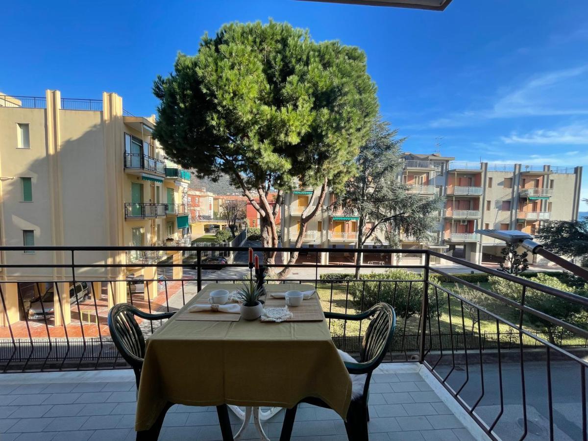 50 Metri Dal Mare - Free Parking E A/C Daire Pietra Ligure Dış mekan fotoğraf