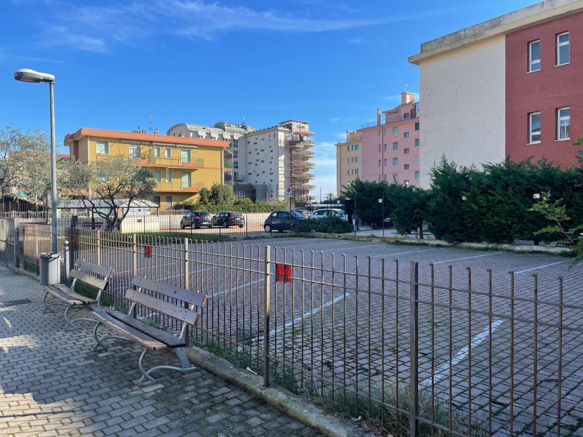 50 Metri Dal Mare - Free Parking E A/C Daire Pietra Ligure Oda fotoğraf