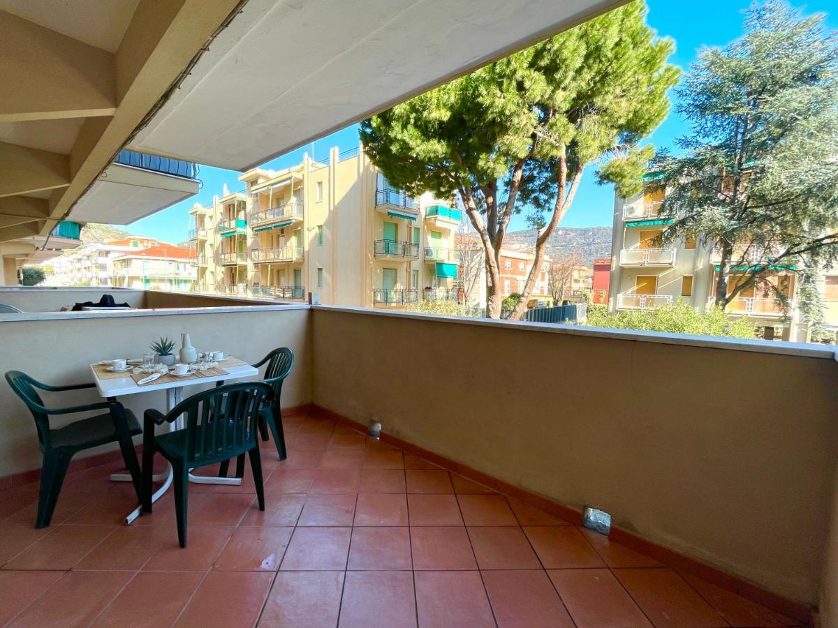 50 Metri Dal Mare - Free Parking E A/C Daire Pietra Ligure Dış mekan fotoğraf